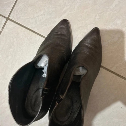 Leather ankle boots like new, side zipper, square heel 5-6cm, size 39, grey silver