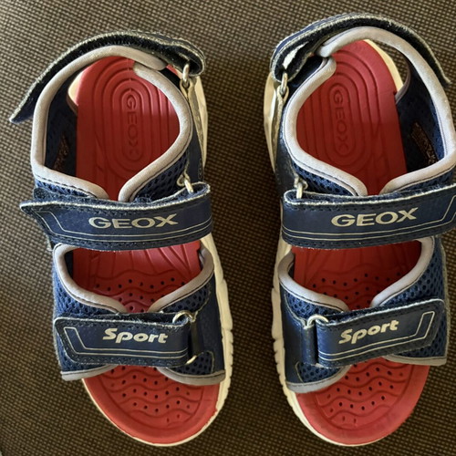 Geox sandals size 32 used with light-up feature, blue