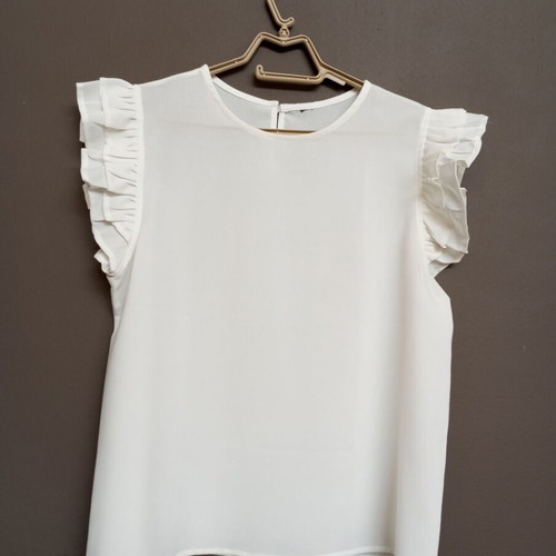 White blouse with ruffles and pearl back, L/XL