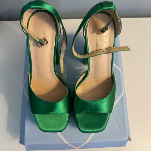 Green sandals new, size 39