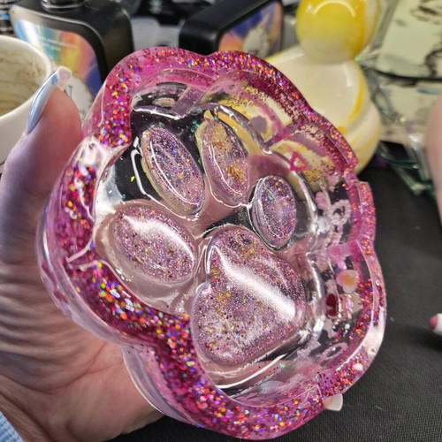 The Paw ashtray new made of epoxy and UV resin