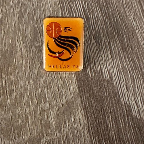 Keychain and pin Hellas 1995 FIBA World Champions used