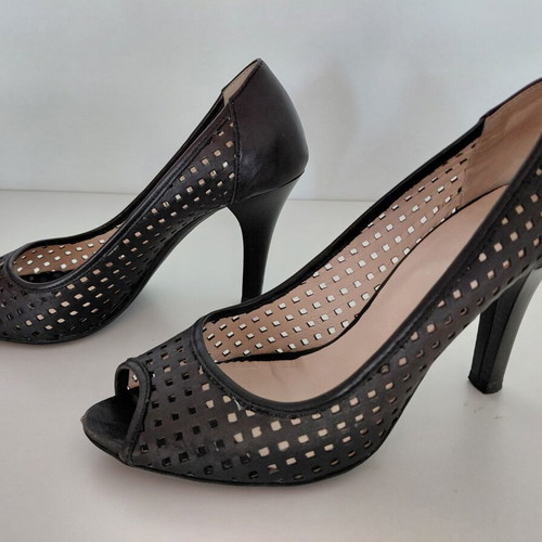 Black Moschoutis peep-toe pumps like new, size 39