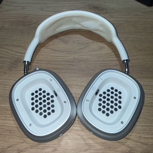 Apple AirPods Max used with signs of wear, model A2096