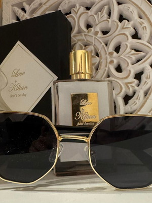 Sunglasses with gold embossed frame new, black and gold