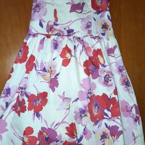 Strapless dress like new with pink and purple flowers size M