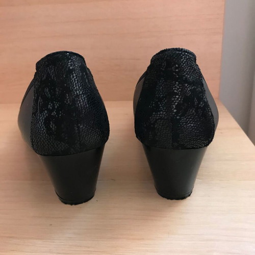 Salamander low heels black like new, size 37