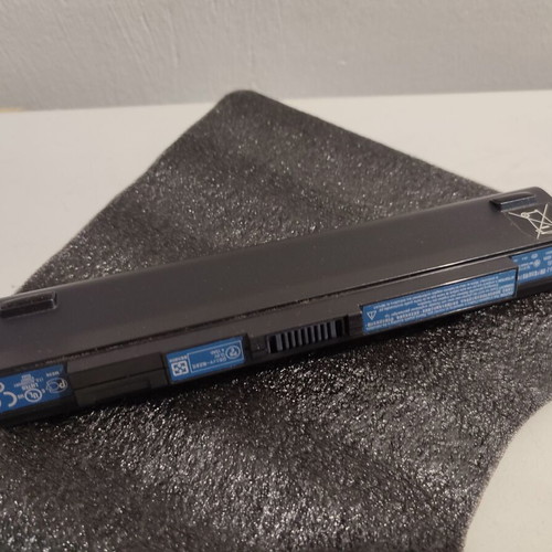 Laptop battery UM09B31 used, unknown functionality