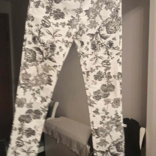 Yazz slim fit pants large, like new, black and white