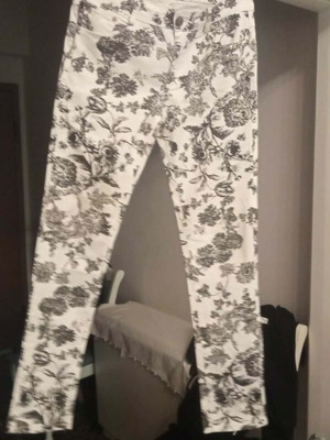 Yazz slim fit pants large, like new, black and white