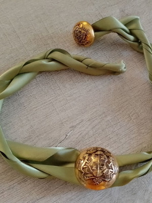 Handmade women's fabric necklace like new, olive green with buttons