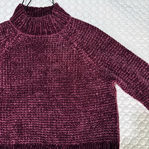 Burgundy H&M pullover with turtleneck cropped like new