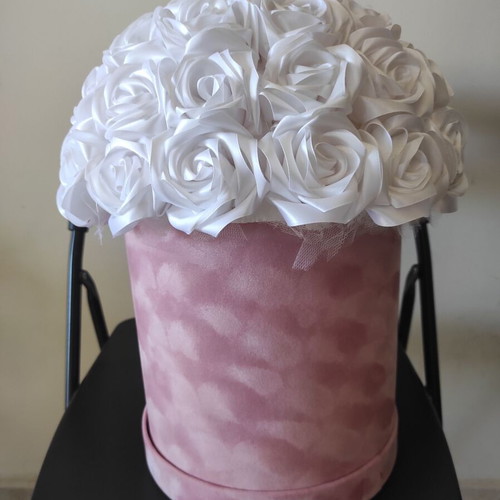 Bouquet of white satin roses in box new condition