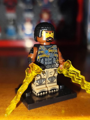 Electro minifigure like new with base and yellow lightning