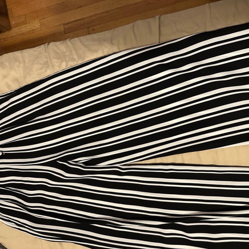 Striped pants like new, black and white with belt