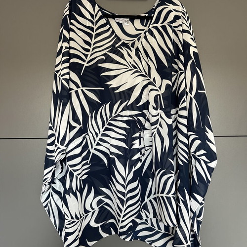 Beach Pareo new, size XXL 44 16, white and blue