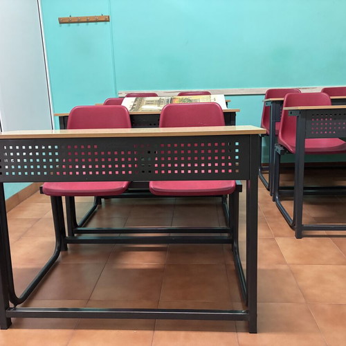 Tutoring desks like new, set of 7