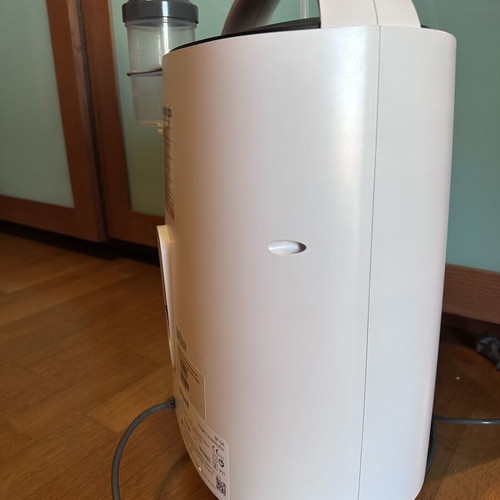 Yuwell 8F-5A Oxygen Concentrator 5L, like new