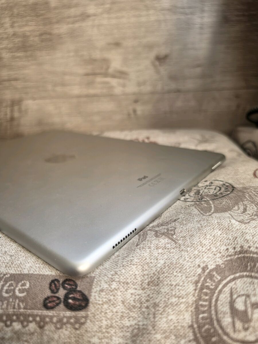iPad Pro 12.9 inch 2nd Gen Silver A1670… - € 325,00 - Vendora.cy