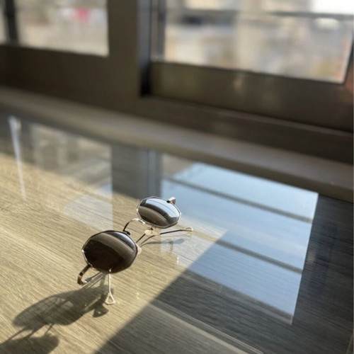 Polygonal sunglasses like new with mirror lens, silver