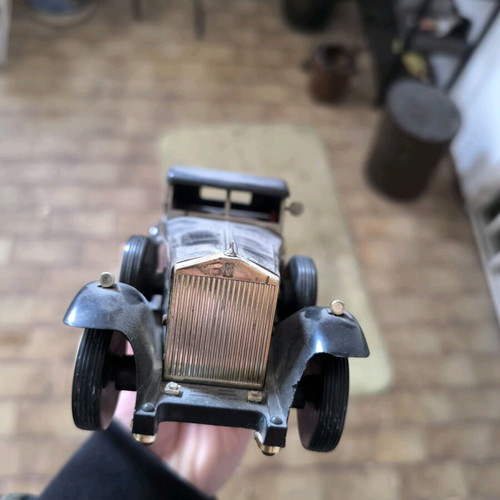 Decorative metal car used with speaker and 9volt battery