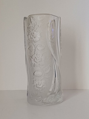 Vintage heavy crystal vase with embossed carved flowers (Retro 1960-1970)