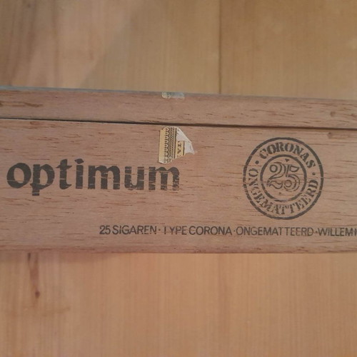 Vintage wooden Willem II Optimum cigar box used