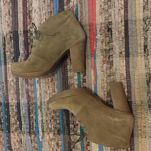 Esthissis suede ankle boots like new, beige size 36