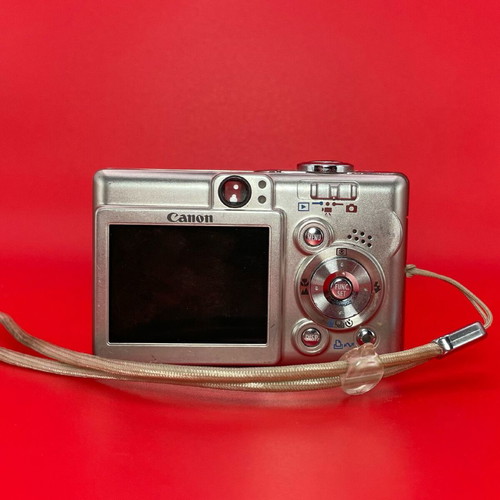 Canon IXUS 40 digital camera used