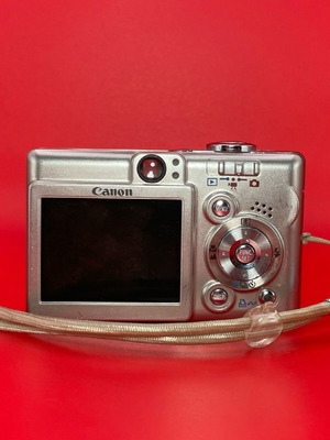 Canon IXUS 40 digital camera used