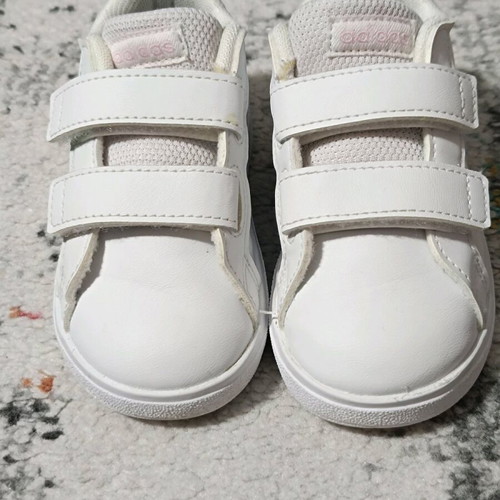 Adidas kids athletic shoes like new, leather with sticker