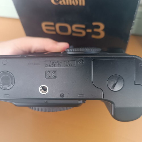 Canon EOS 3 35mm SLR camera like new
