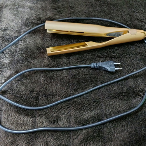 Beauty Salon OmniA hair straightener set like new