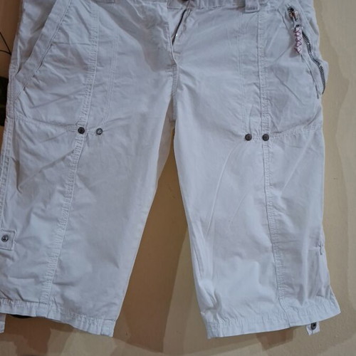 White Pink Woman Bermuda shorts size M like new, cargo style