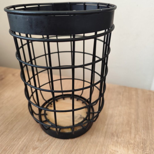 Round metal organizer case used