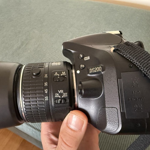 Nikon D5200 DSLR with AF-S DX 18-55mm VR II lens, like new