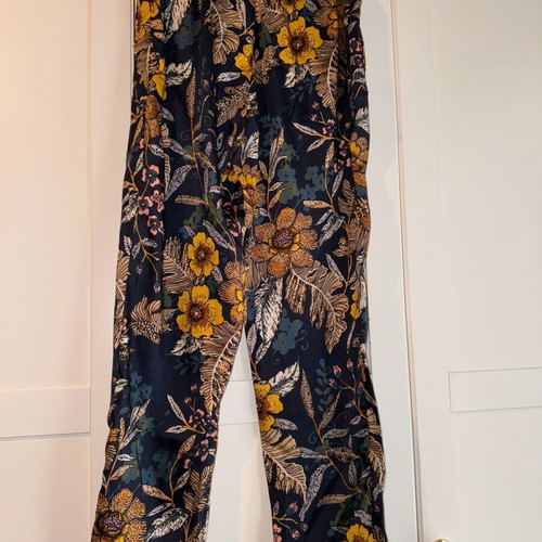 Stradivarius satin floral pants used, size 38, blue