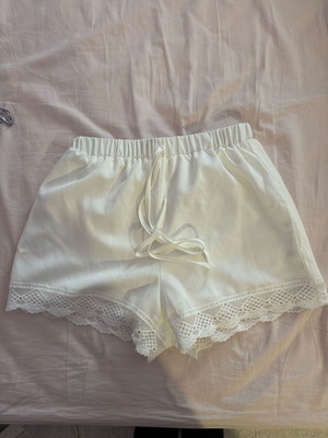 White lace shorts new, size S