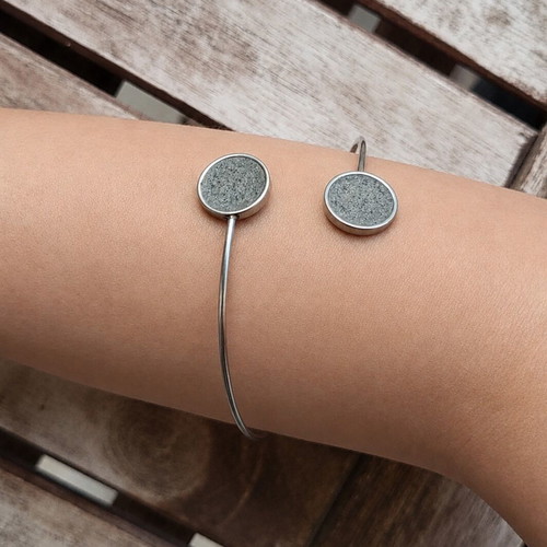 Minimal vintage bracelet handmade in Tinos, Greece, like new