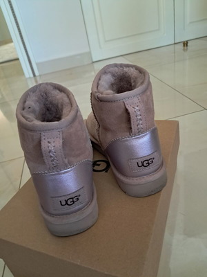 Ugg Australia women's boots like new, pink, size 36