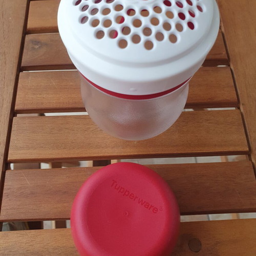Tupperware cheese shaker 310 ml
