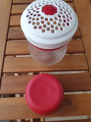 Tupperware cheese shaker 310 ml
