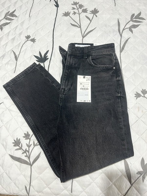 Zara mom fit jeans new, size 38, black
