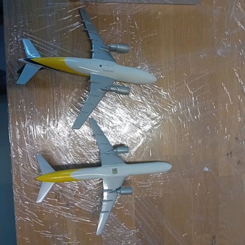 Metal Singapore Airlines airplane models used, set of 2