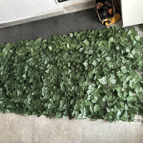 Artificial Leaf Fence like new, 4 pieces, adjustable sizes