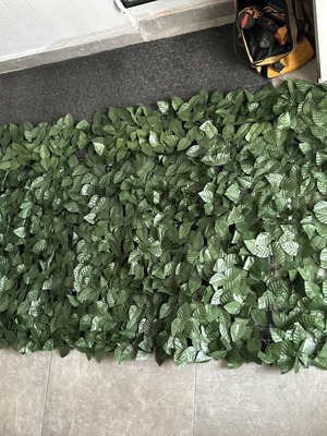 Artificial Leaf Fence like new, 4 pieces, adjustable sizes