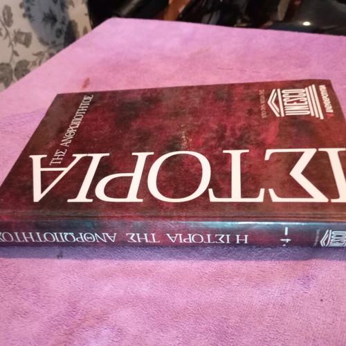 Set of 2 books like new, Microsoft Office guide and History of Humanity volume 4