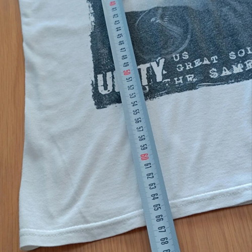 United Kind White Graphic T-Shirt Large, like new