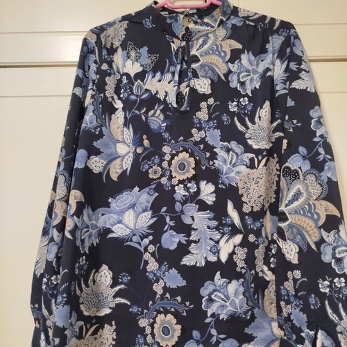 Benetton women's blue floral blouse size M like new