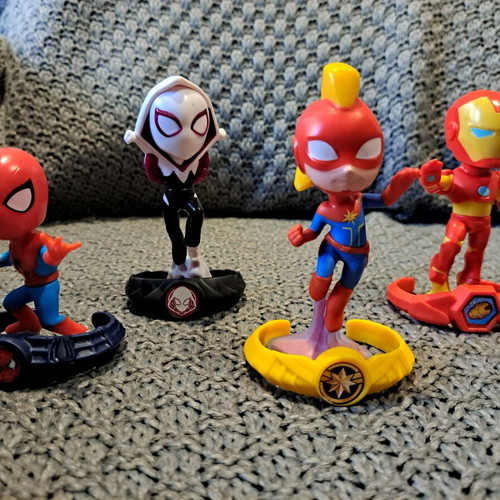 Kinder Surprise Maxi Marvel set of 4 heroes new